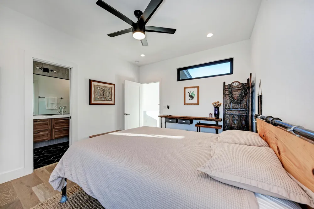 1205 Deloney Street #B Austin, TX 78721