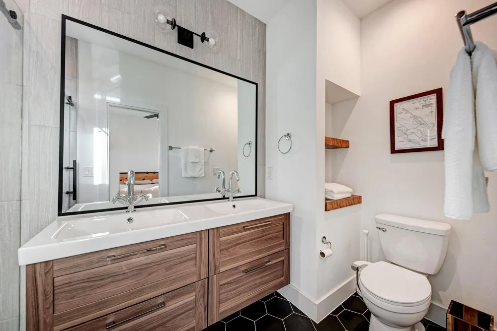 1205 Deloney Street #B Austin, TX 78721