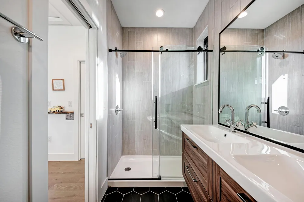 1205 Deloney Street #B Austin, TX 78721