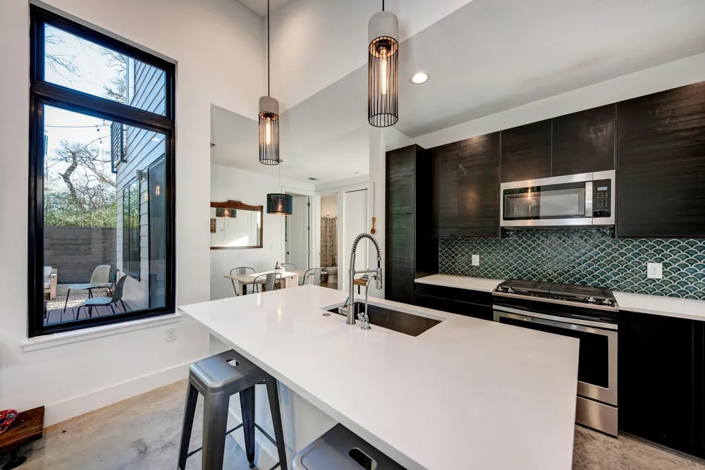 1205 Deloney Street #B Austin, TX 78721