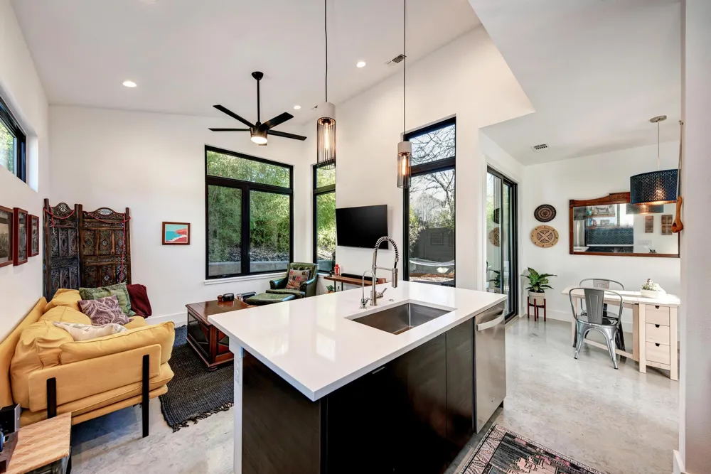 1205 Deloney Street #B Austin, TX 78721
