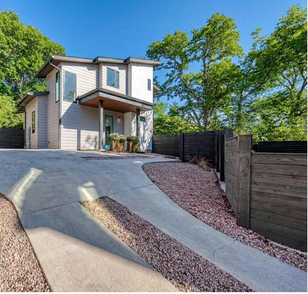 1205 Deloney Street #B Austin, TX 78721