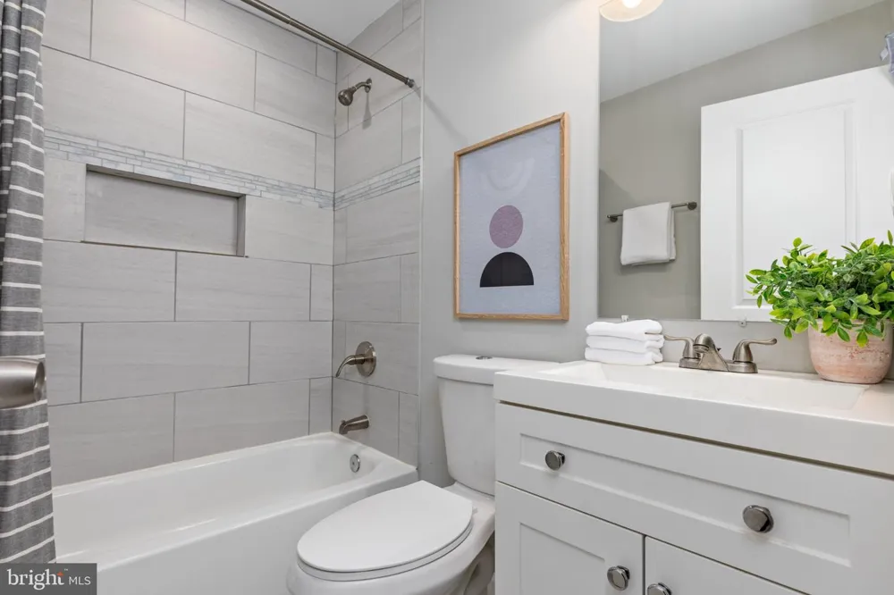 2910 BAYONNE AVENUE Baltimore, MD 21214