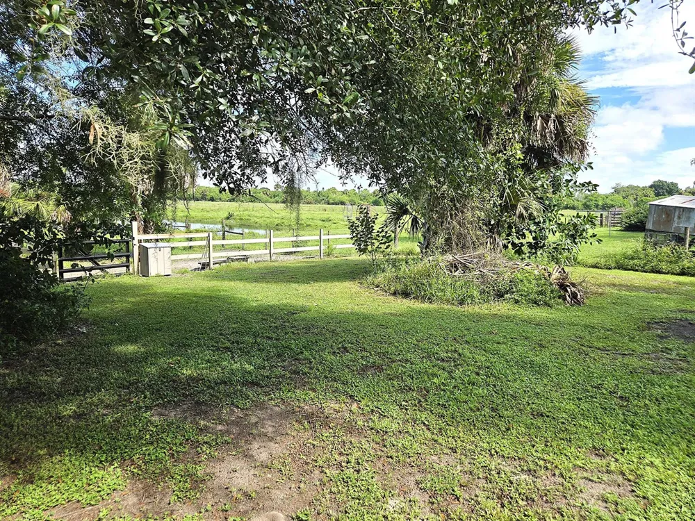2219 County Road 721 Loop Moore Haven, FL 33471