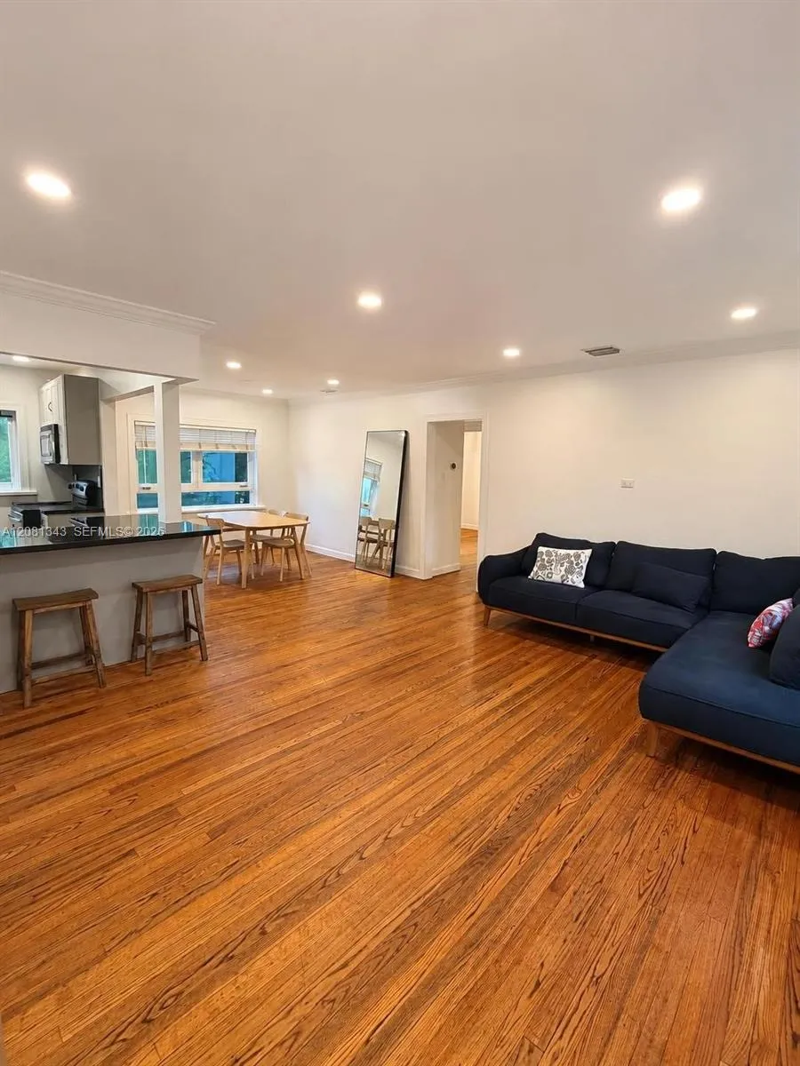 7715 SW 57th Ave #3 Miami, FL 33143