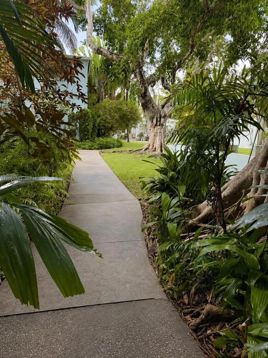 7715 SW 57th Ave #3 Miami, FL 33143