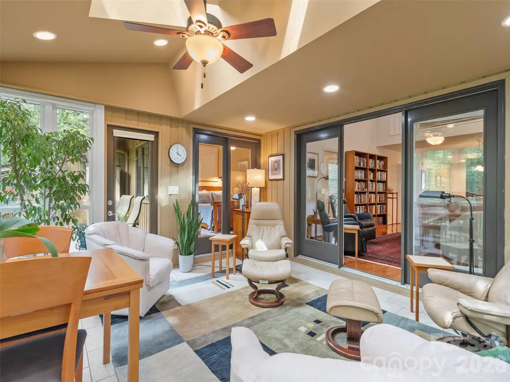 405 Red Oak Drive Hendersonville, NC 28791