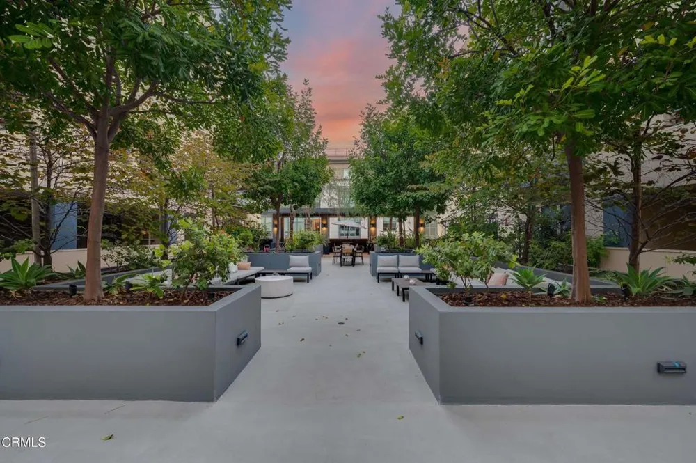 39 S Los Robles Avenue #5016 Pasadena, CA 91101