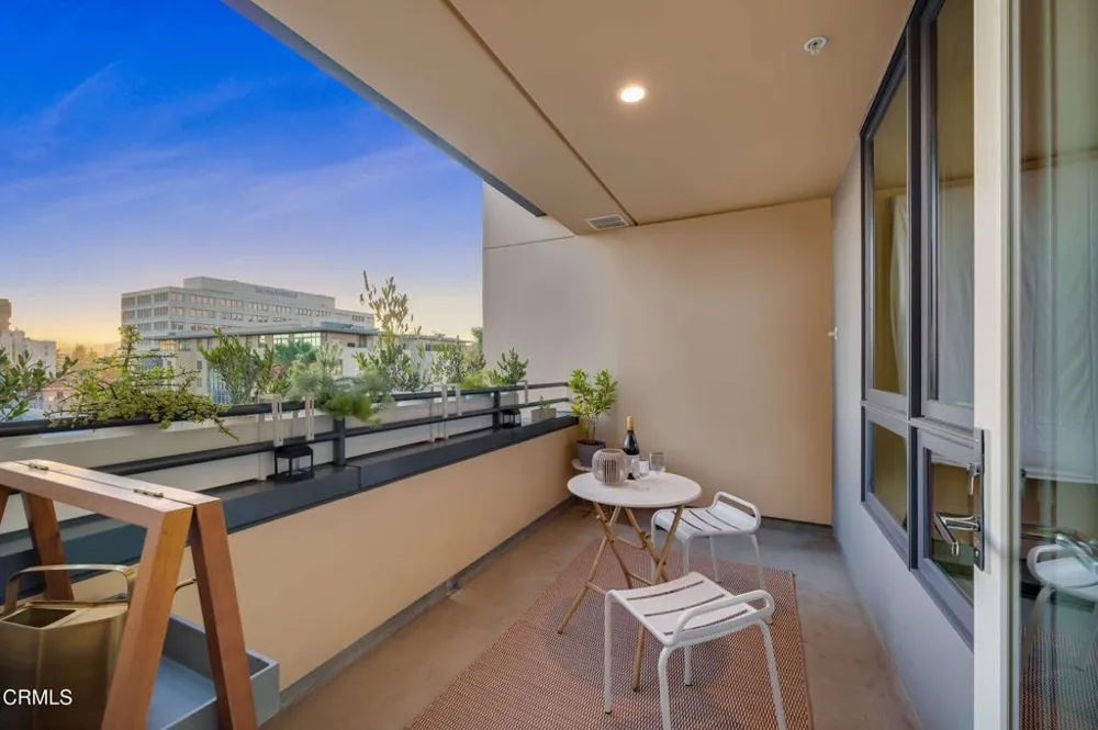 39 S Los Robles Avenue #5016 Pasadena, CA 91101