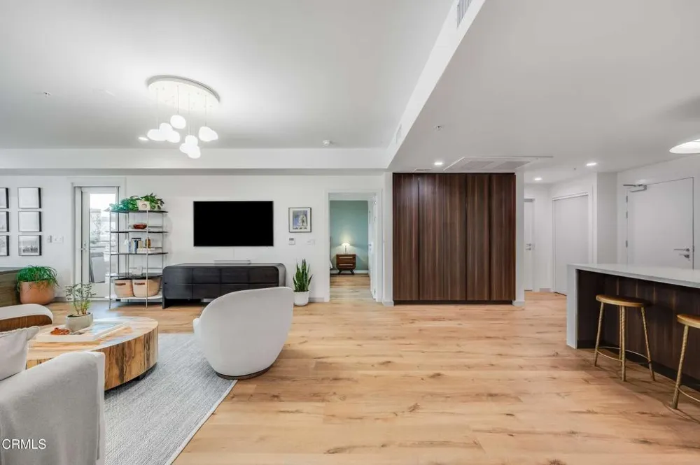 39 S Los Robles Avenue #5016 Pasadena, CA 91101