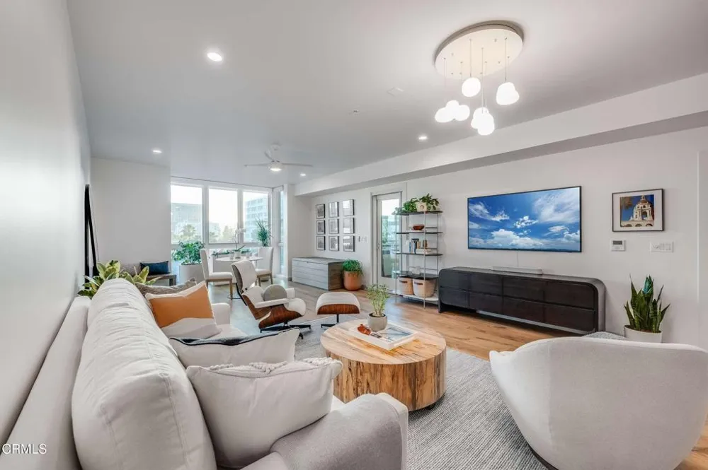 39 S Los Robles Avenue #5016 Pasadena, CA 91101