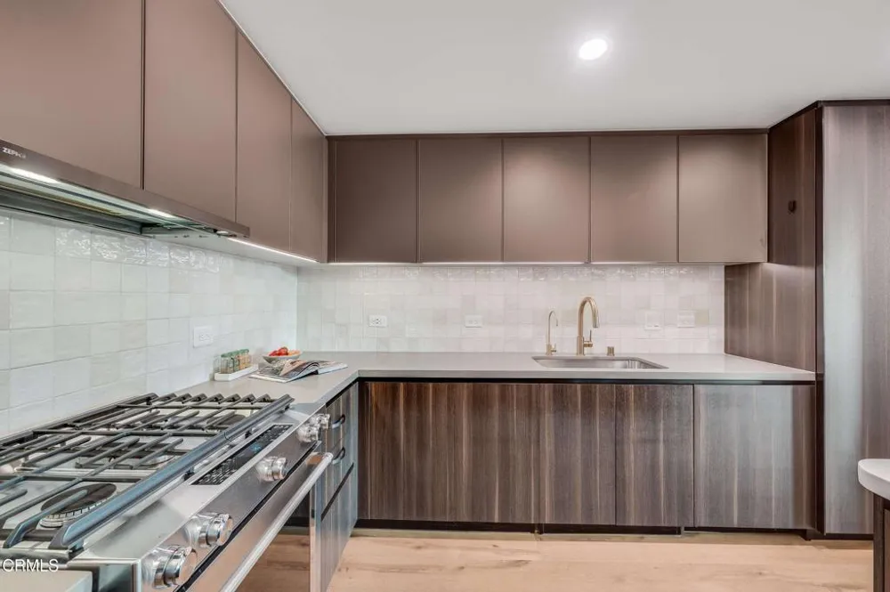 39 S Los Robles Avenue #5016 Pasadena, CA 91101
