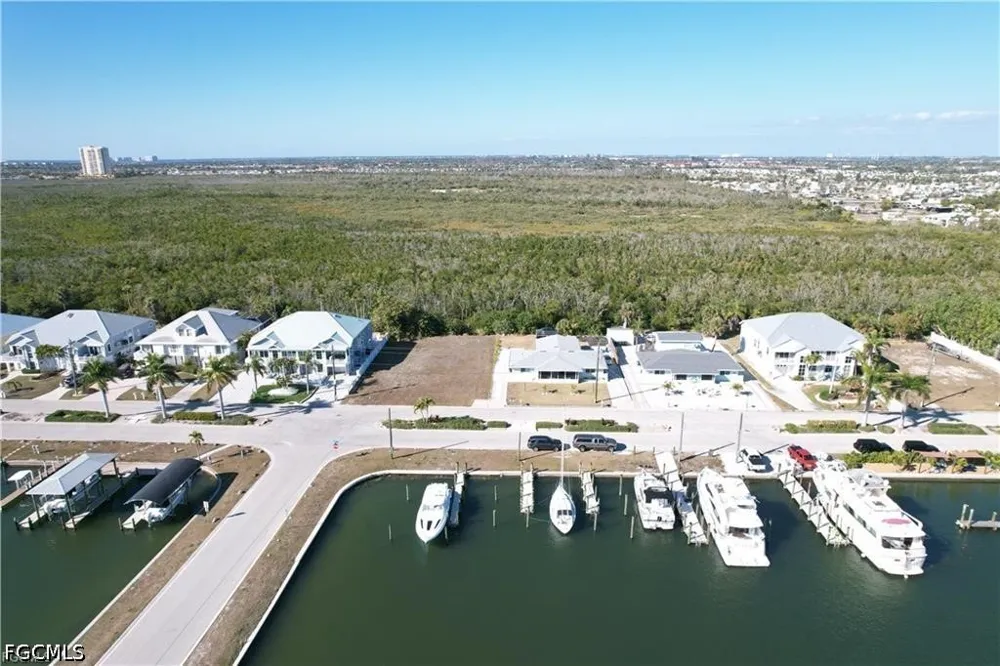 Siesta Drive Fort Myers Beach, FL 33931