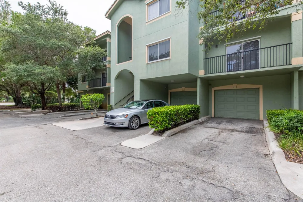 350 Crestwood Circle #203 Royal Palm Beach, FL 33411