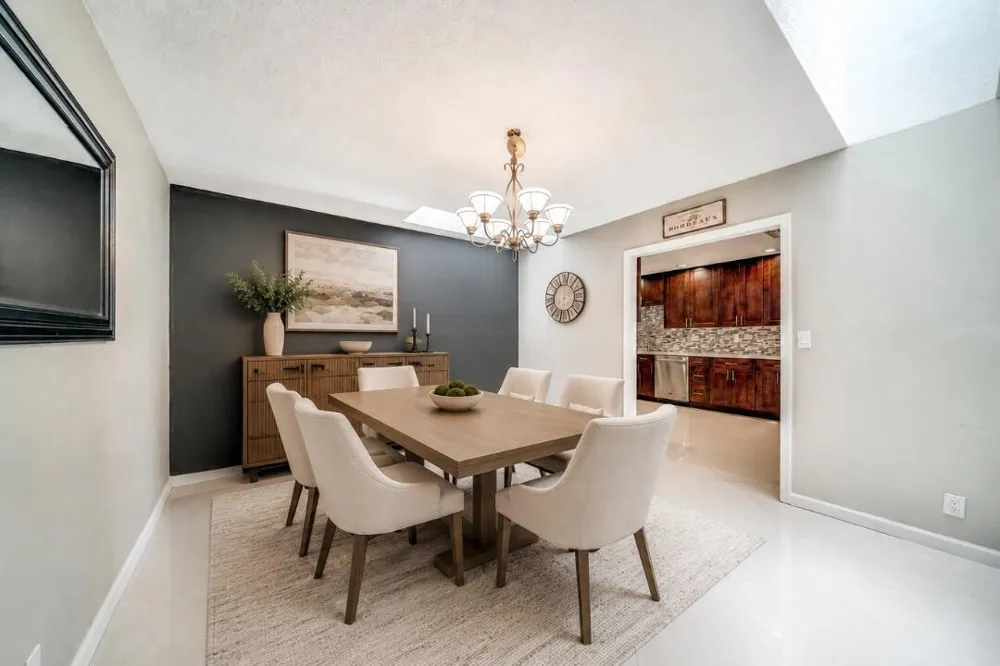 574 Juniper Place Wellington, FL 33414