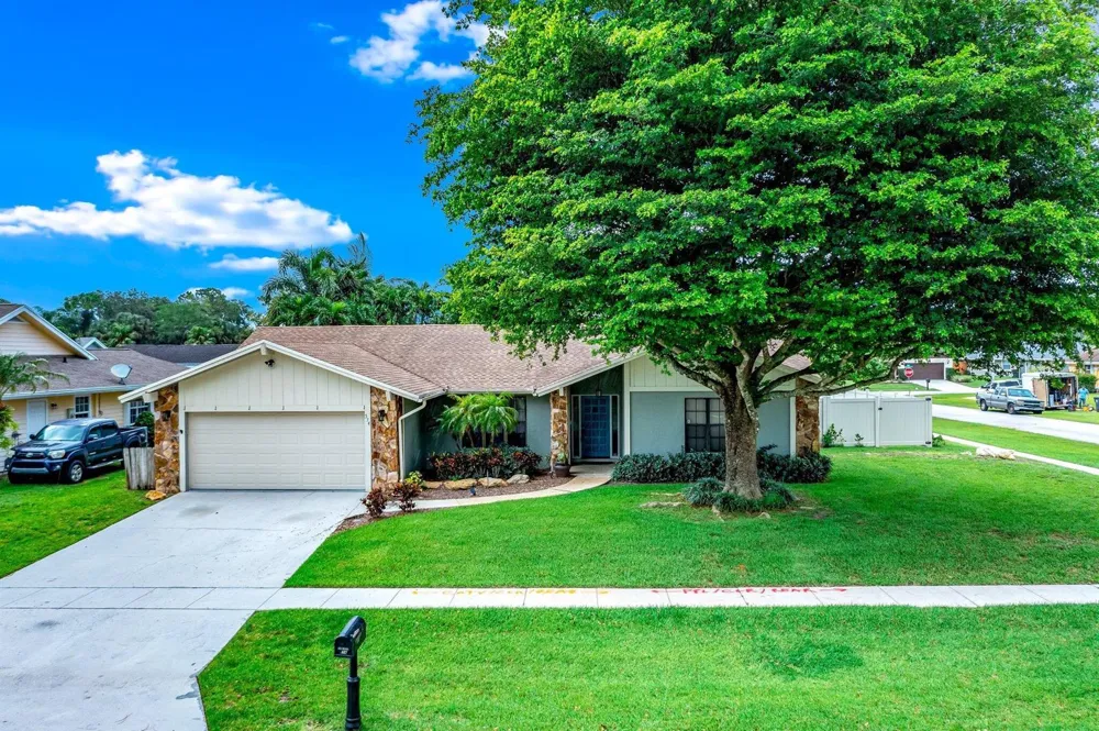 574 Juniper Place Wellington, FL 33414