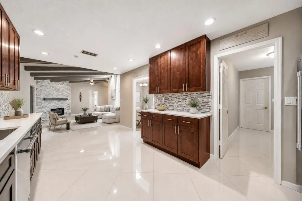574 Juniper Place Wellington, FL 33414