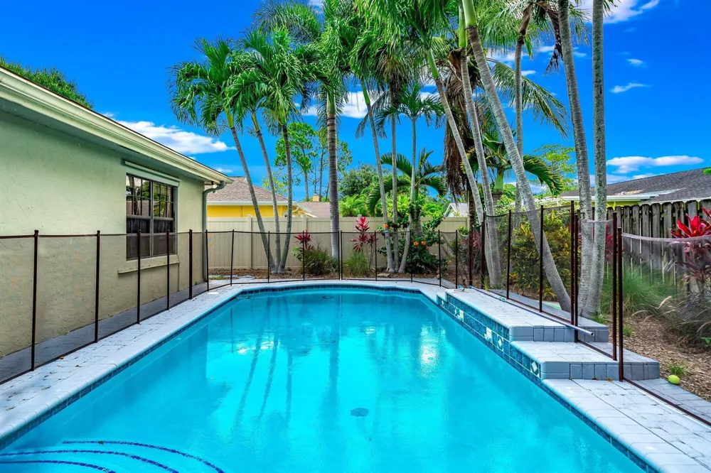 574 Juniper Place Wellington, FL 33414