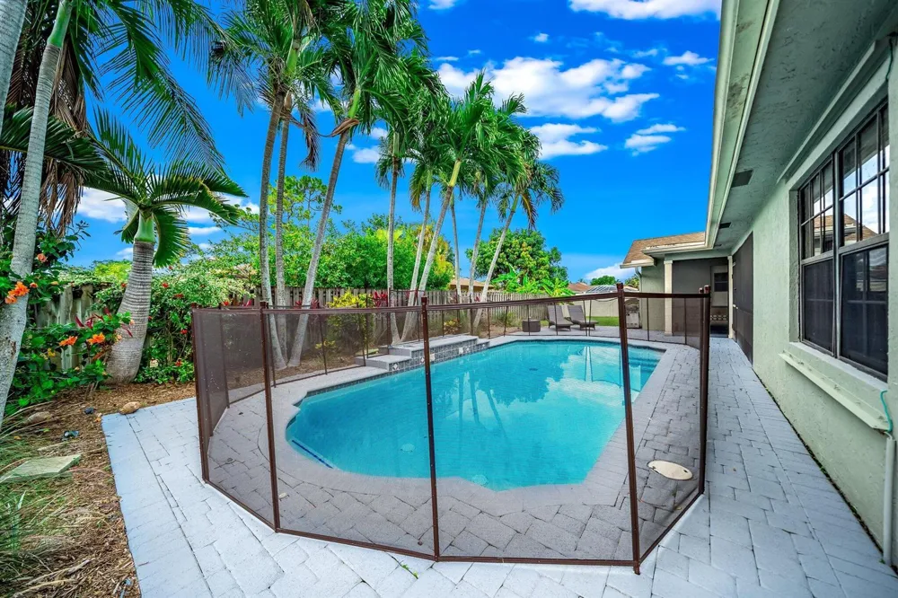 574 Juniper Place Wellington, FL 33414