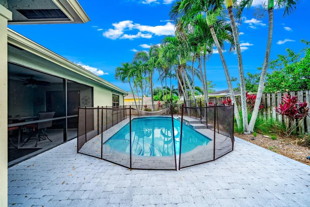 574 Juniper Place Wellington, FL 33414