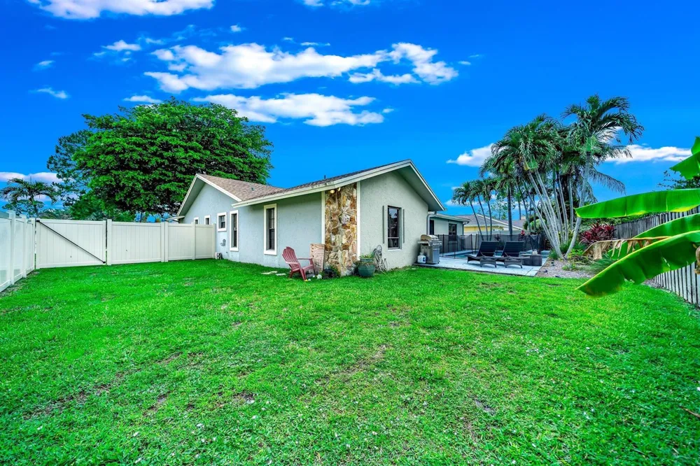574 Juniper Place Wellington, FL 33414