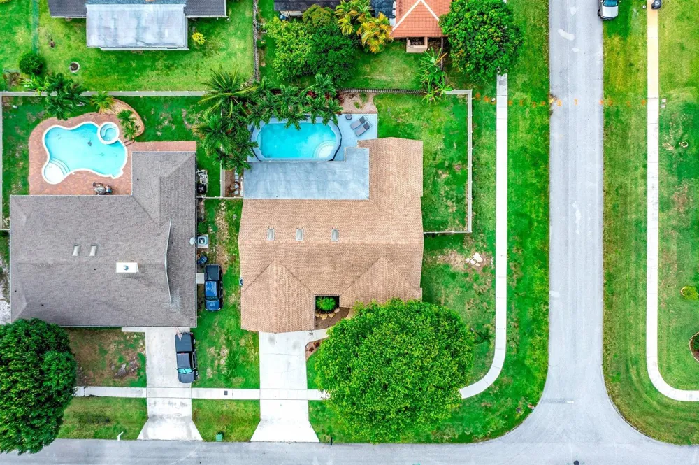 574 Juniper Place Wellington, FL 33414