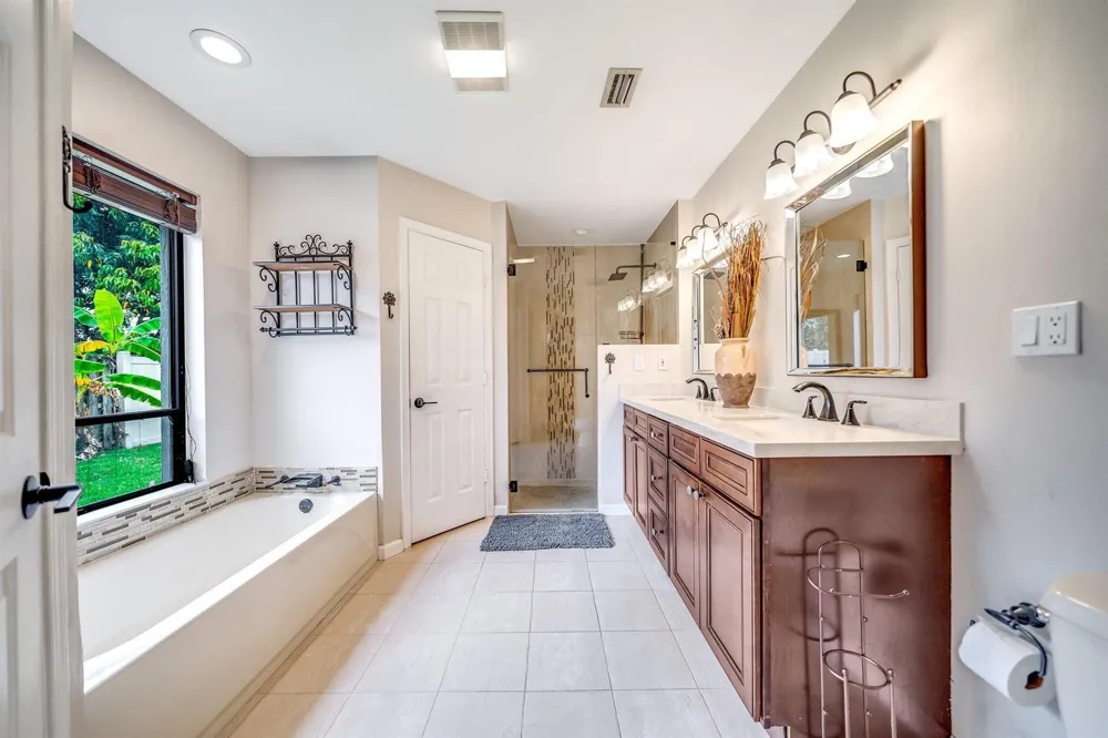 574 Juniper Place Wellington, FL 33414
