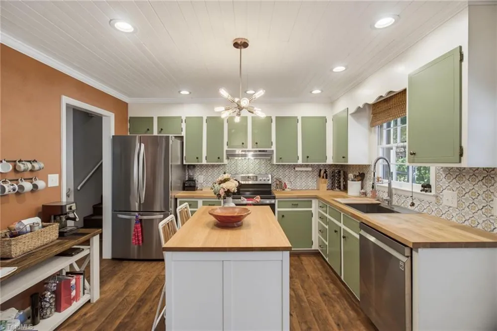 166 Charlotte Place Advance, NC 27006