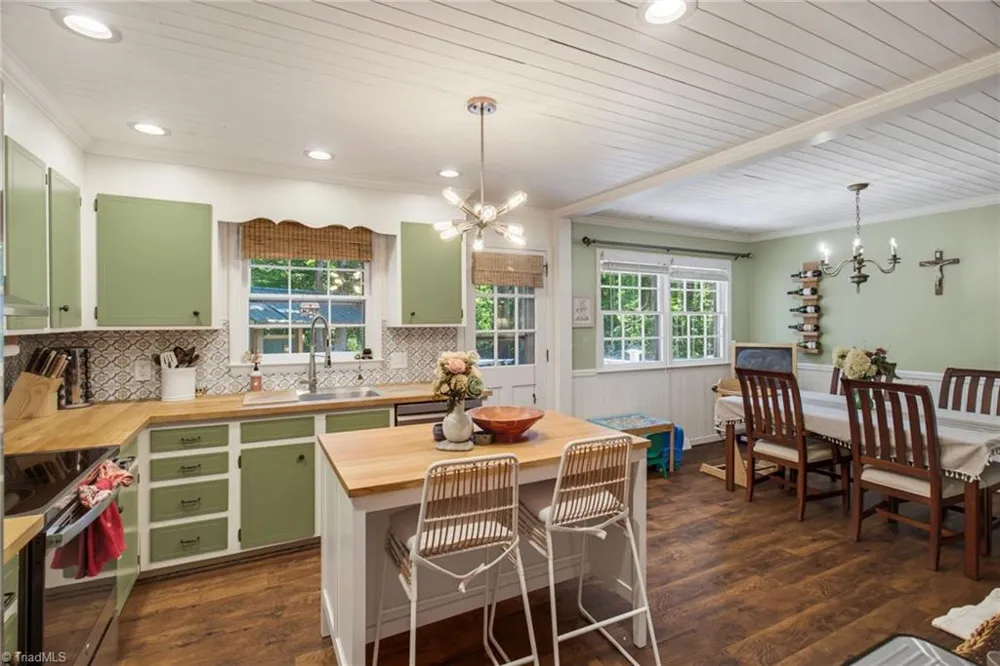 166 Charlotte Place Advance, NC 27006