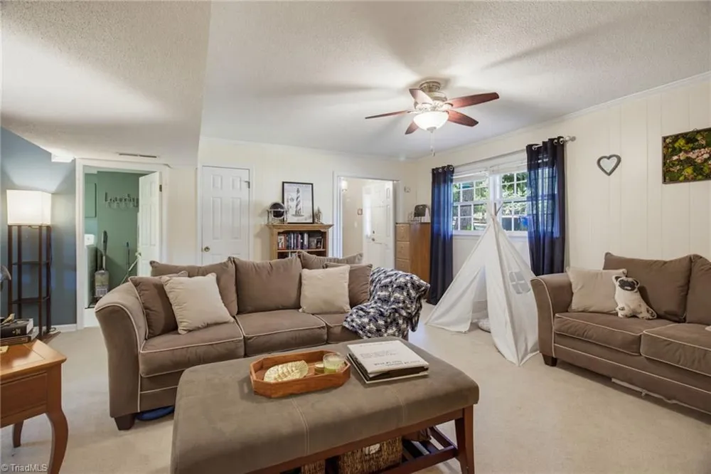 166 Charlotte Place Advance, NC 27006