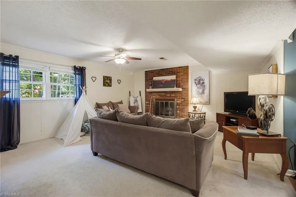 166 Charlotte Place Advance, NC 27006