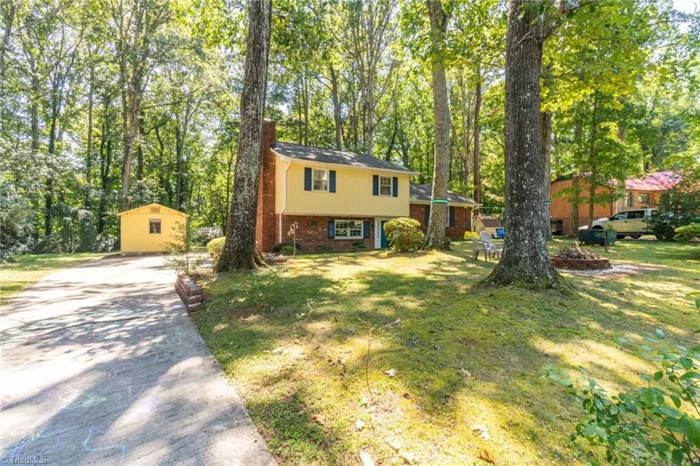 166 Charlotte Place Advance, NC 27006
