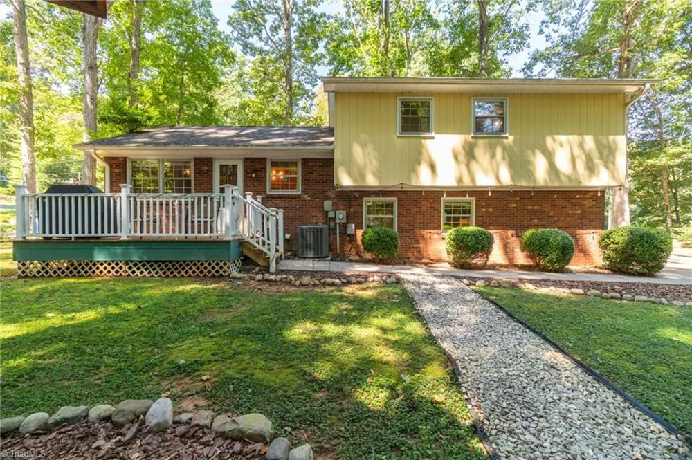 166 Charlotte Place Advance, NC 27006