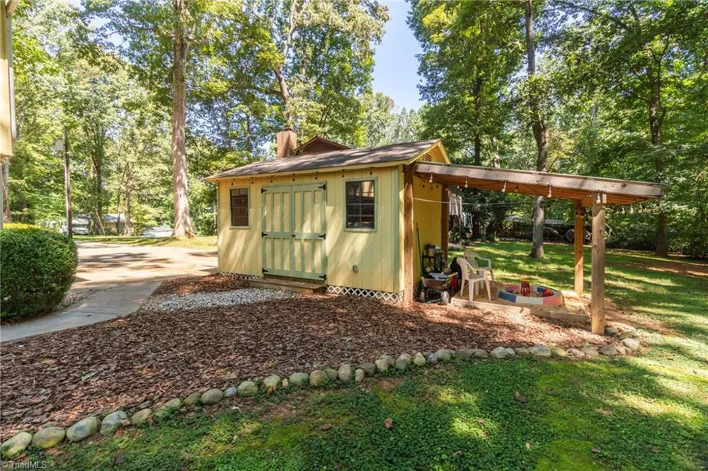 166 Charlotte Place Advance, NC 27006