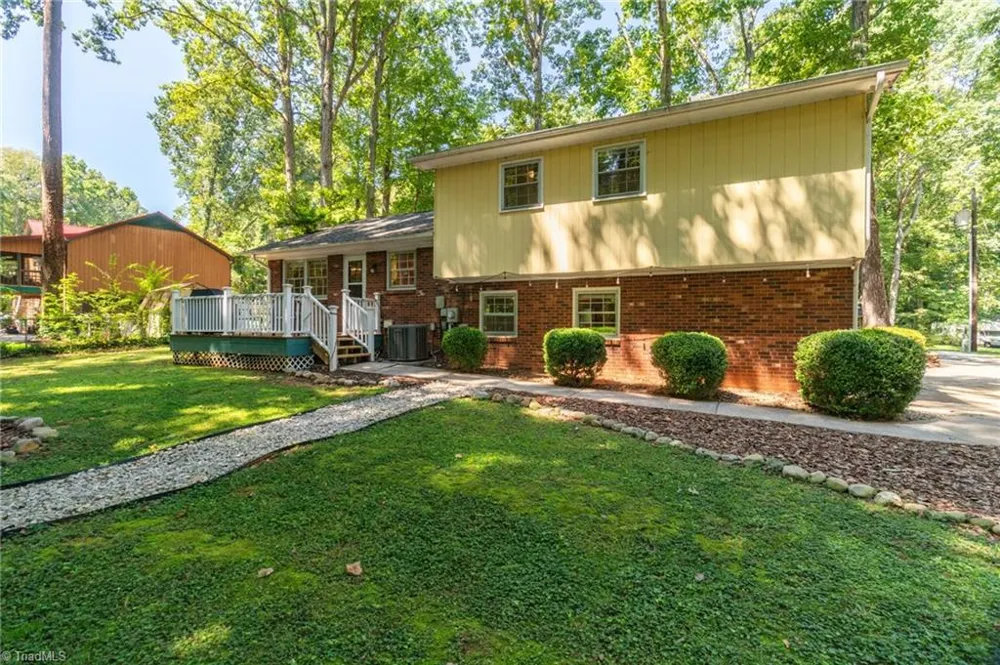 166 Charlotte Place Advance, NC 27006