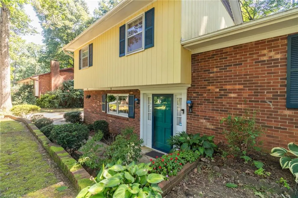 166 Charlotte Place Advance, NC 27006