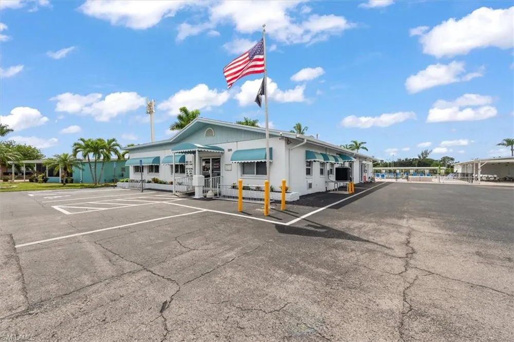 241 Daisy Avenue Fort Myers, FL 33908