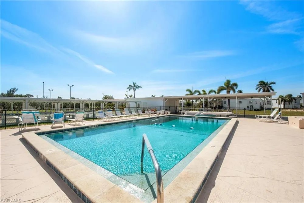 241 Daisy Avenue Fort Myers, FL 33908