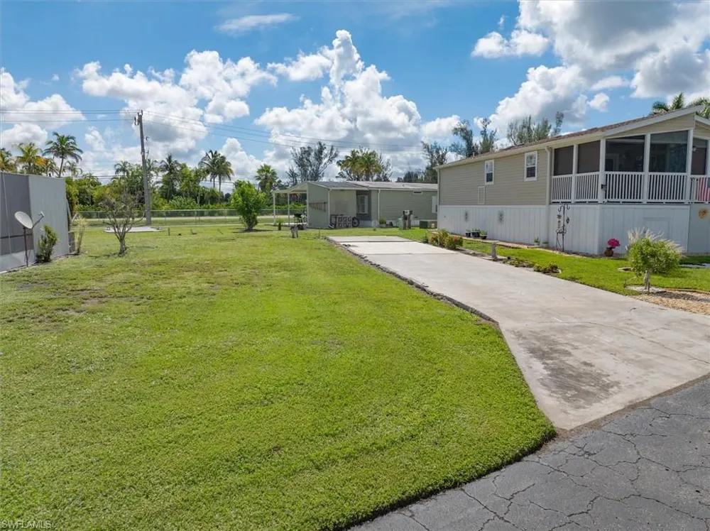 241 Daisy Avenue Fort Myers, FL 33908