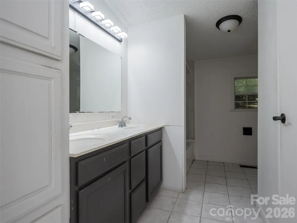26 Audrey Lane Asheville, NC 28806