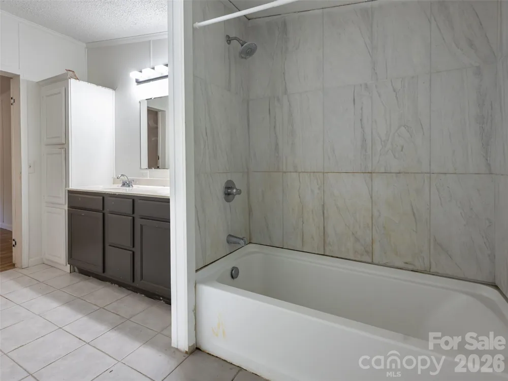 26 Audrey Lane Asheville, NC 28806