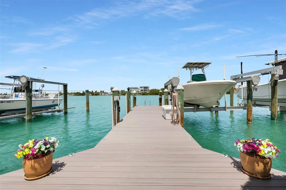 8 Sadowski Cswy Marathon, FL 33051
