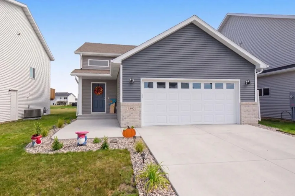 6892 Joseph Street Horace, ND 58047
