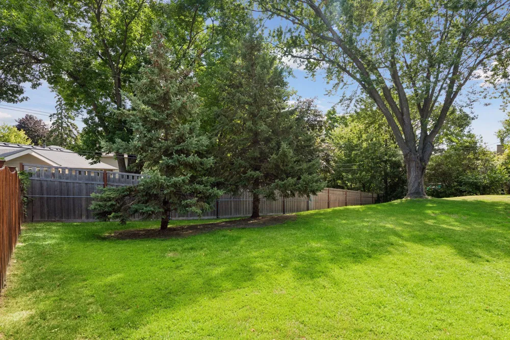 2708 Boone Avenue New Hope, MN 55427