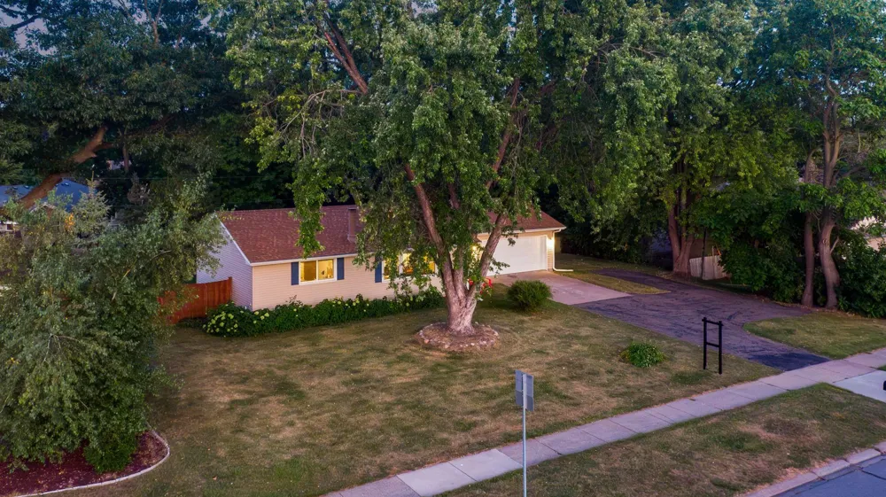 2708 Boone Avenue New Hope, MN 55427
