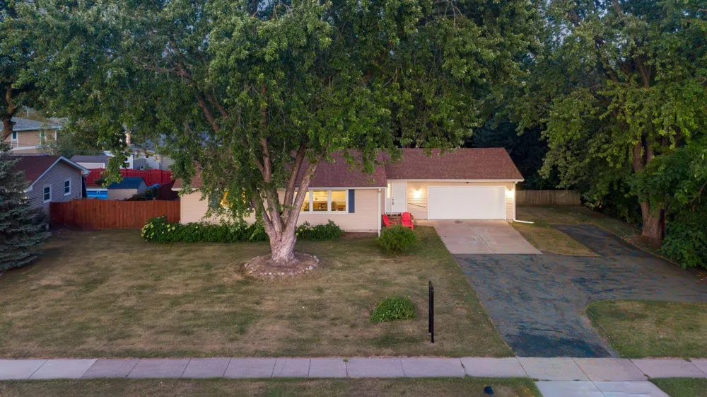 2708 Boone Avenue New Hope, MN 55427