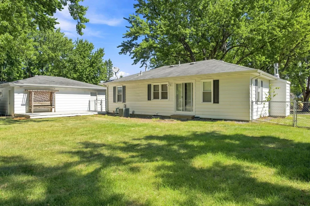 125 Hackberry Hill Orono, MN 55356
