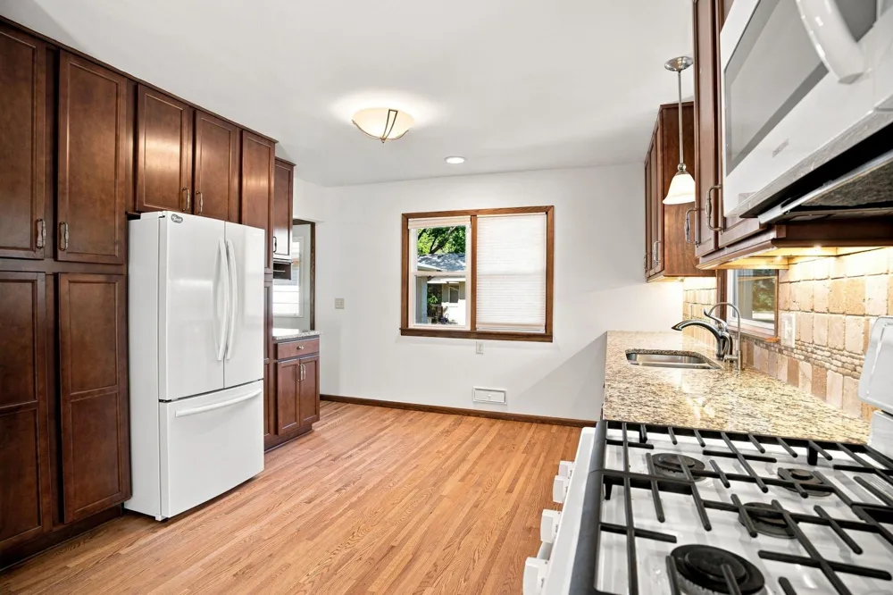 125 Hackberry Hill Orono, MN 55356