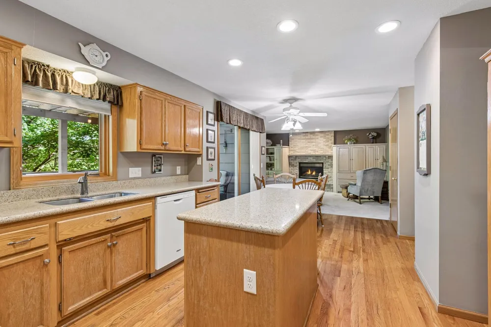 13516 Knox Drive Burnsville, MN 55337