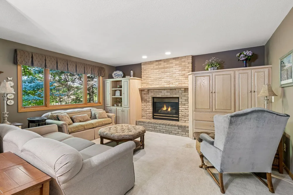 13516 Knox Drive Burnsville, MN 55337